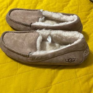 Uggs woman’s slippers